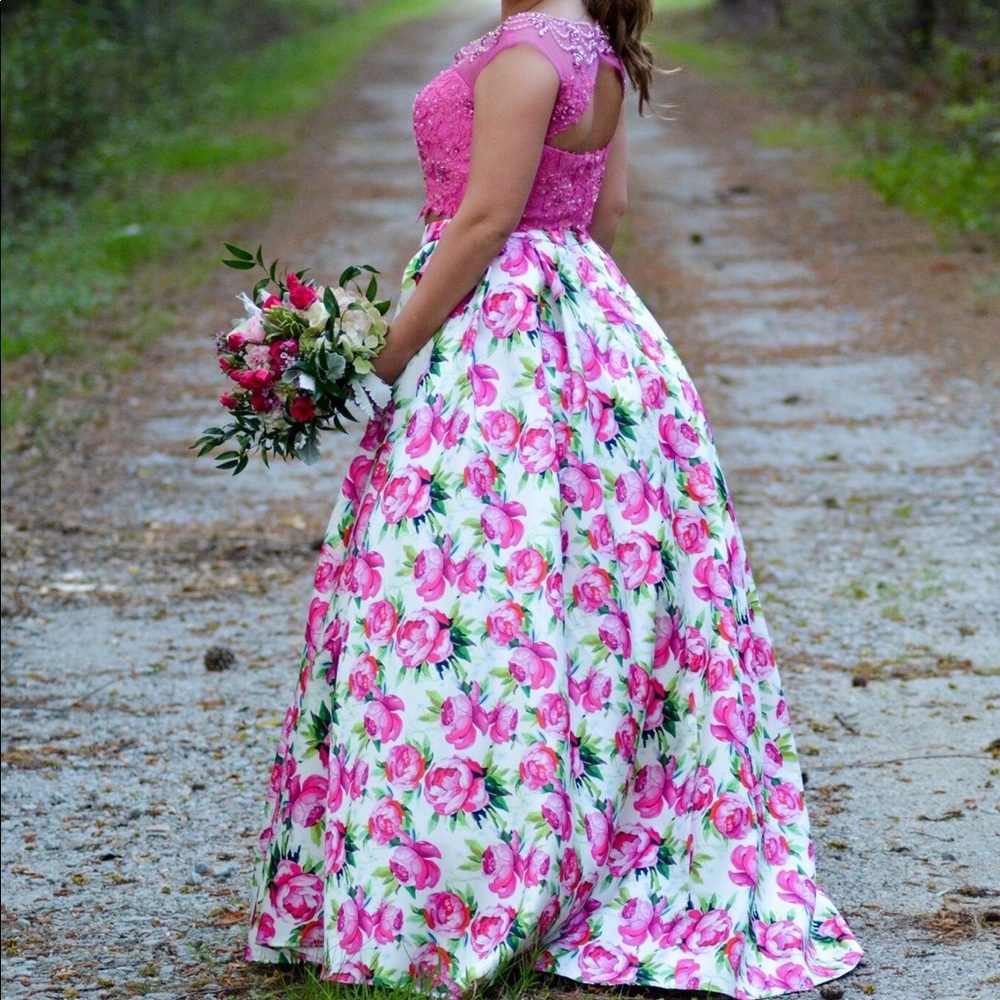 Ellie Wilde by Mon Cheri Size 8